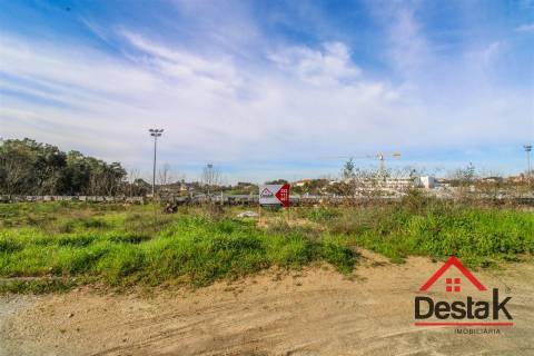 Terreno de construção com 630m², situado na Lajeosa do Dão, Tondela