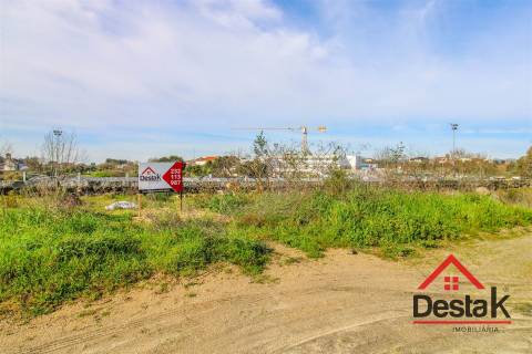Terreno de construção com 630m², situado na Lajeosa do Dão, Tondela