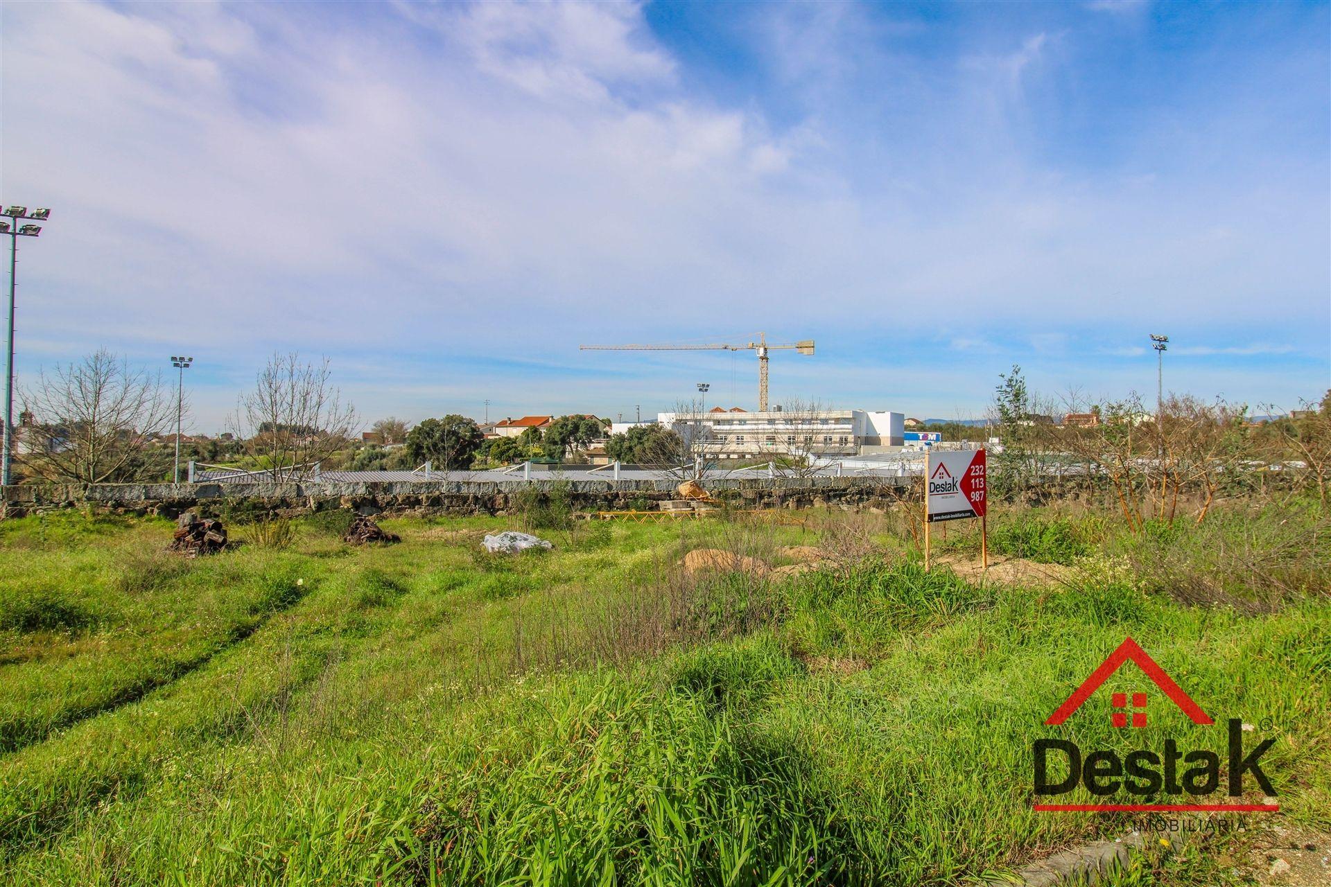 Terreno de construção com 630m², situado na Lajeosa do Dão, Tondela