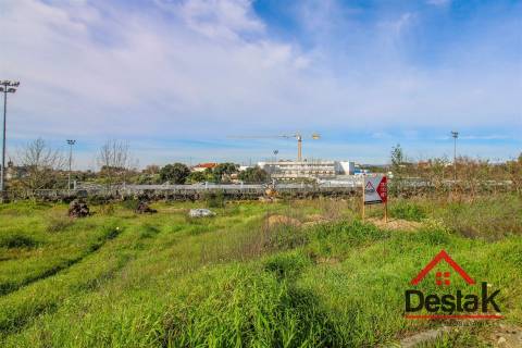 Terreno de construção com 630m², situado na Lajeosa do Dão, Tondela