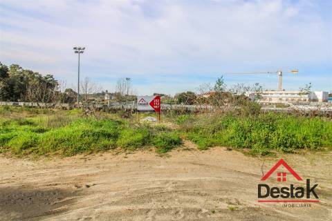 Terreno de construção com 630m², situado na Lajeosa do Dão, Tondela