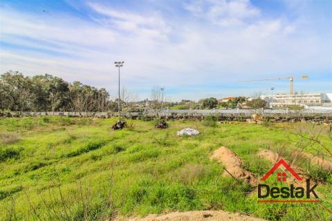 Terreno de construção com 630m², situado na Lajeosa do Dão, Tondela