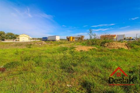 Terreno de construção com 630m², situado na Lajeosa do Dão, Tondela