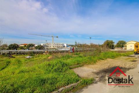 Terreno de construção com 630m², situado na Lajeosa do Dão, Tondela