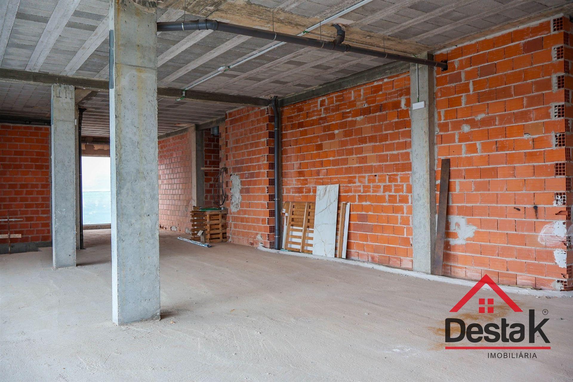 Loja para venda em Viseu, com área bruta de 324m²