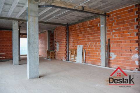 Loja para venda em Viseu, com área bruta de 324m²