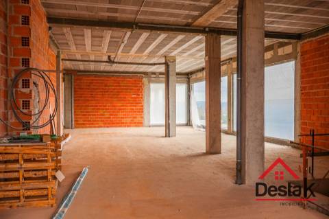 Loja para venda em Viseu, com área bruta de 324m²
