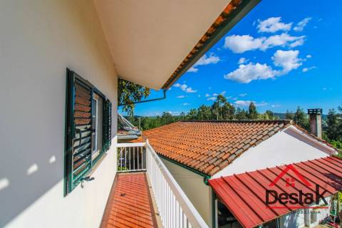 Quinta para venda na Lufinha, Ribafeita composta por duas moradias e um terreno com 2400 m²