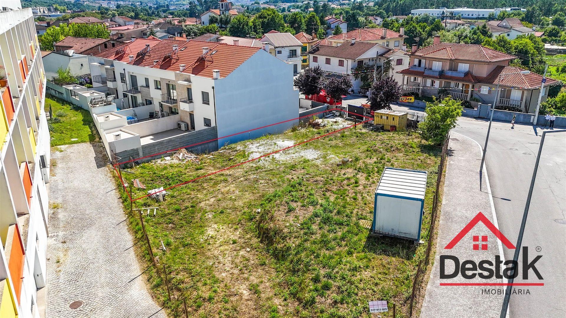 Terreno para construção com 262 m2 situado em Travassós de Baixo