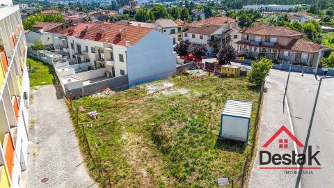 Terreno para construção com 262 m2 situado em Travassós de Baixo