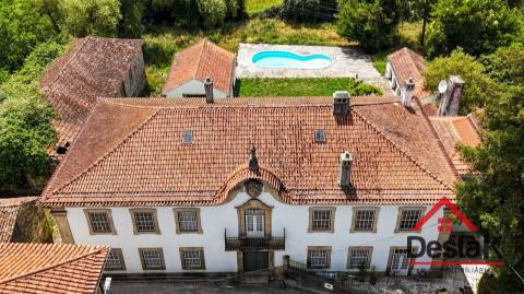 Casa senhorial situada em Rio de Moinhos