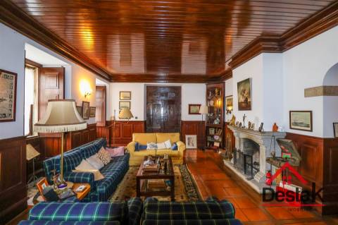 Casa senhorial situada em Rio de Moinhos