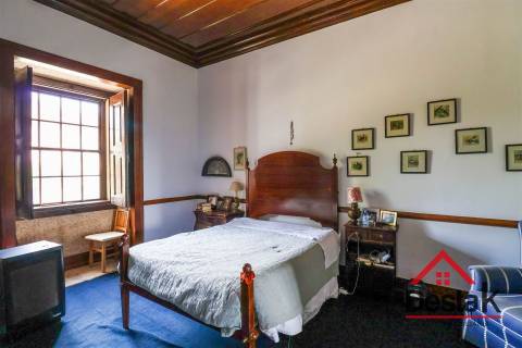 Casa senhorial situada em Rio de Moinhos