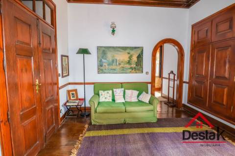 Casa senhorial situada em Rio de Moinhos