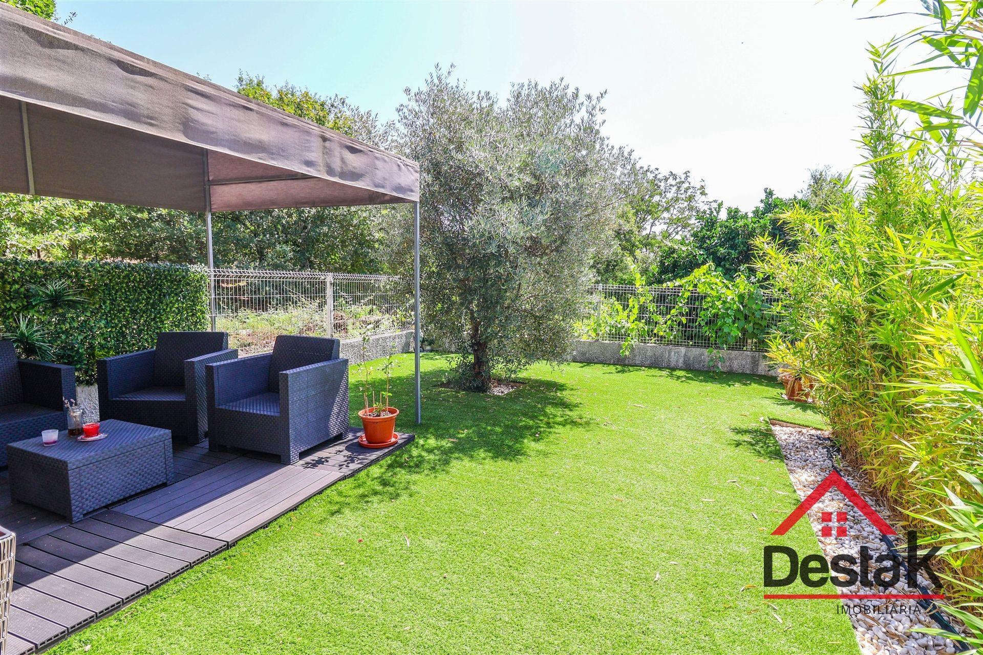 Moradia V4 de Excelência com Jardim em Viseu
