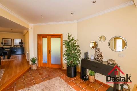 Moradia V4 de Excelência com Jardim em Viseu