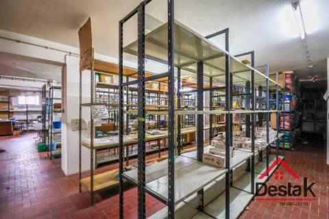 Armazém para venda no centro de viseu