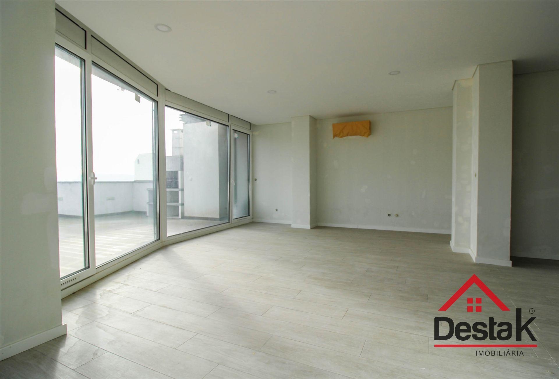 Apartamento T3+1 com terraço em Viseu