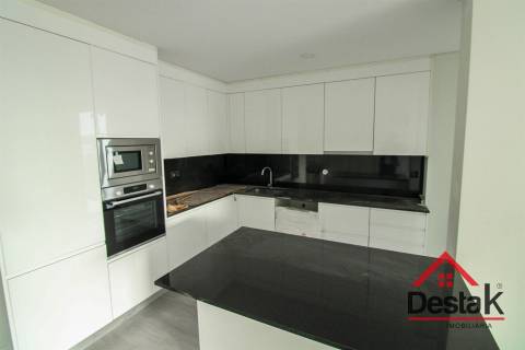 Apartamento T3+1 com terraço em Viseu