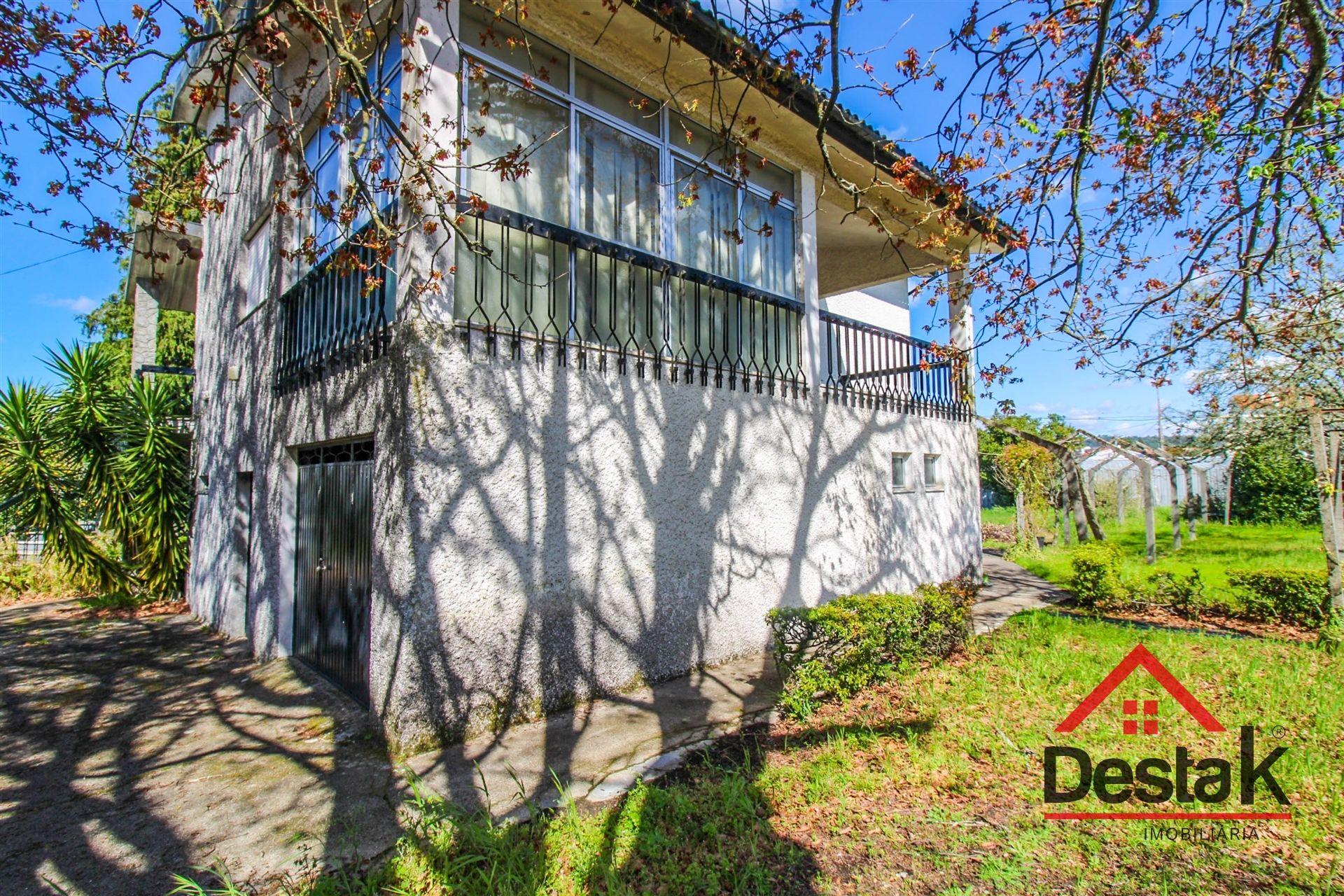 Lote terreno com 6500 m² para venda em Viseu