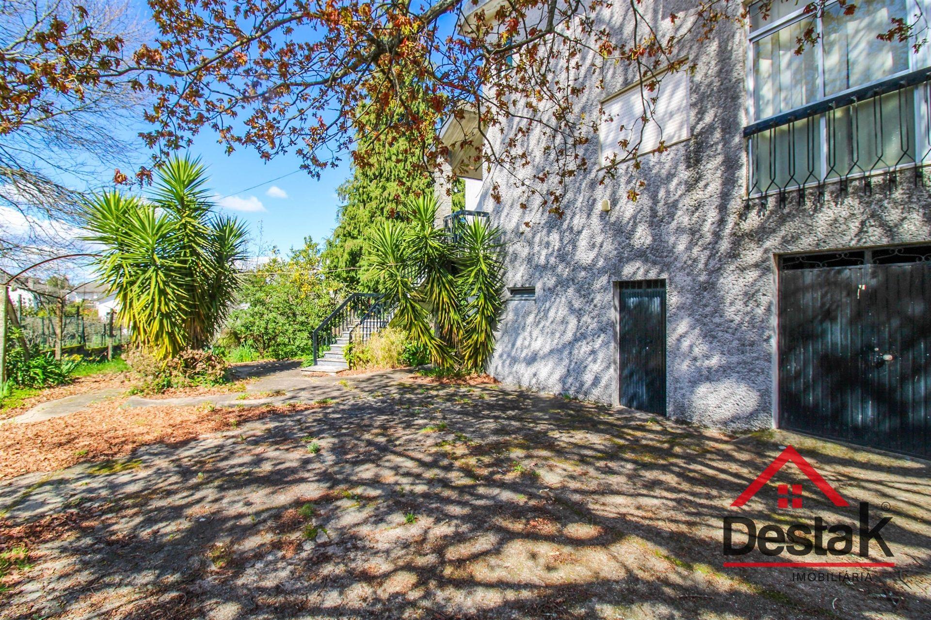 Lote terreno com 6500 m² para venda em Viseu