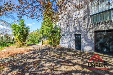 Lote terreno com 6500 m² para venda em Viseu