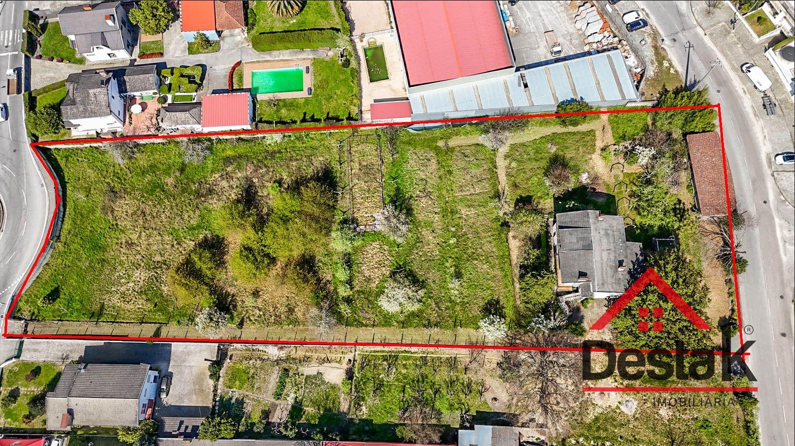 Lote terreno com 6500 m² para venda em Viseu
