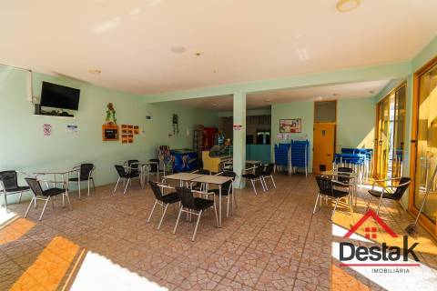 Complexo de Piscinas, Campo de Ténis e Bar no Sátão