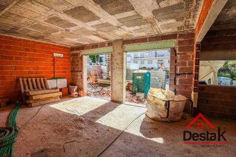 Apartamento T3 para venda na zona de Viseu com data prevista a concluir em 2027.