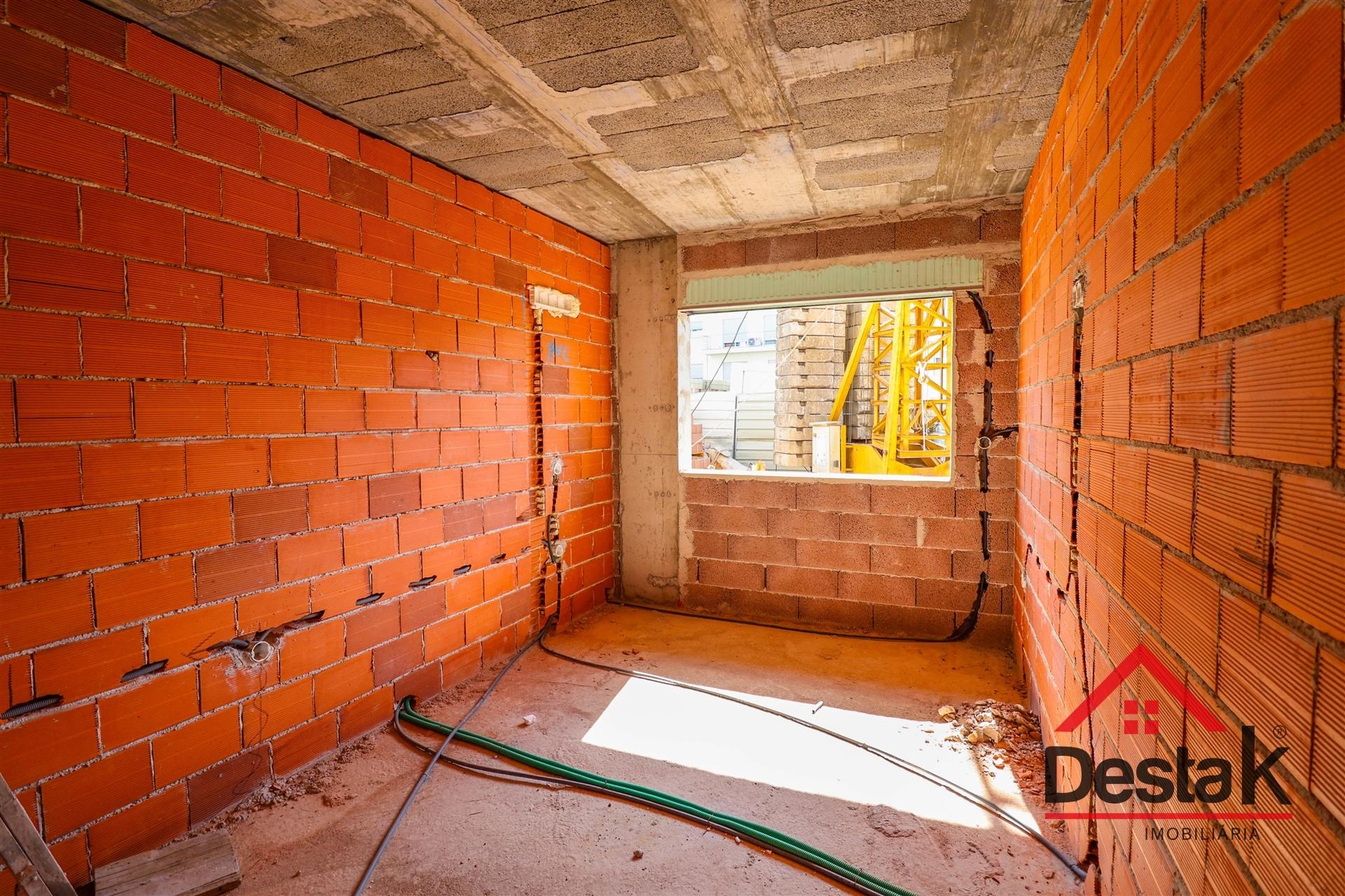Apartamento T3 para venda na zona de Viseu com data prevista a concluir em 2027.