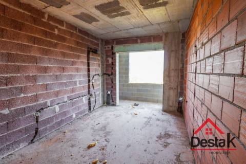 Apartamento T3 novo com duas frentes, em fase de construção.