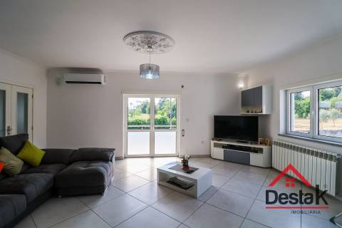Moradia T4 com piscina para venda em Viseu