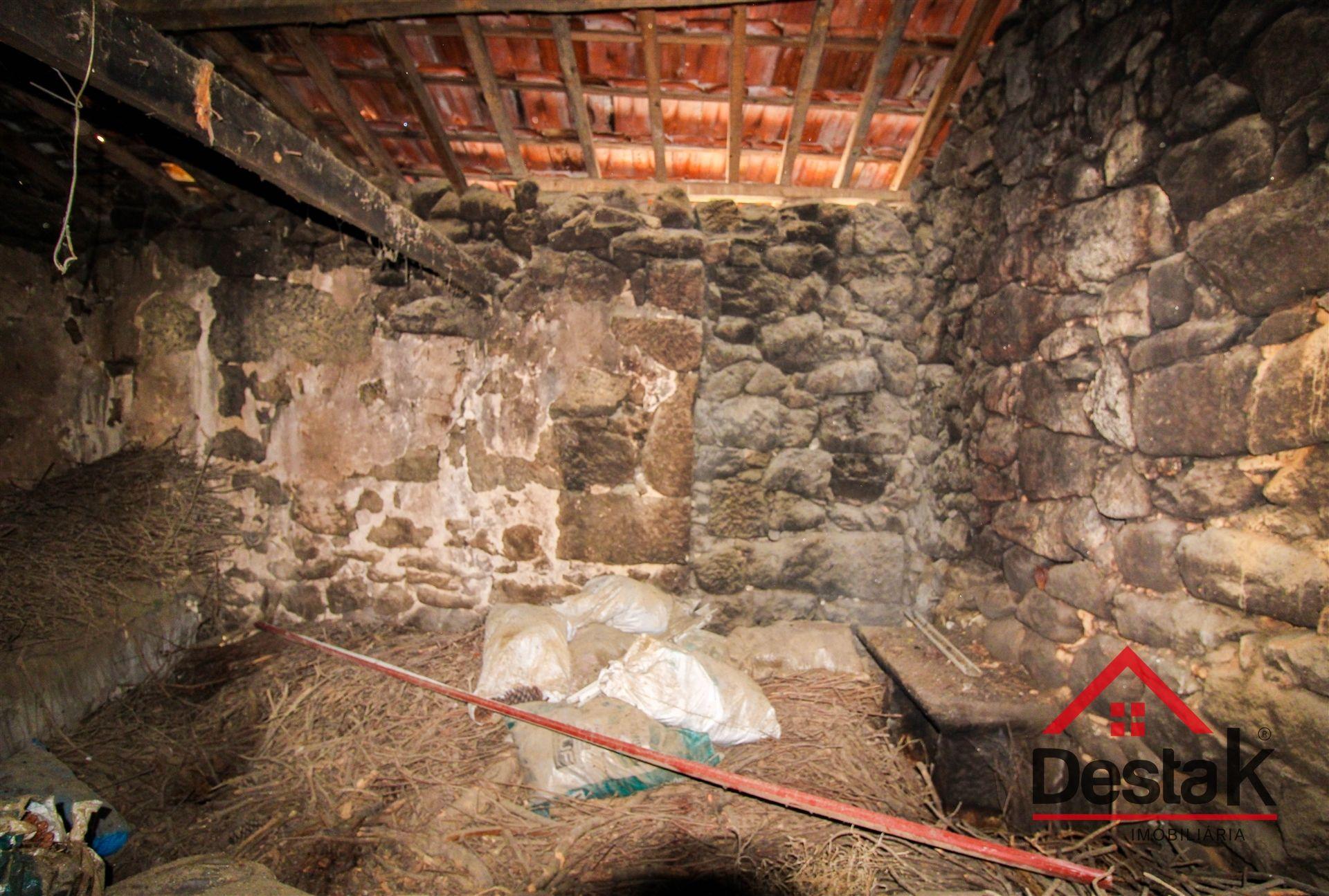 Moradia em Pedra para reconstrução