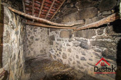 Moradia em Pedra para reconstrução
