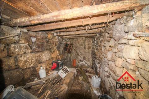 Moradia em Pedra para reconstrução