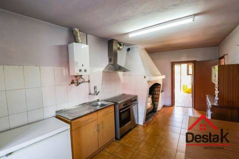 Moradia Isolava V2 para remodelar em Viseu