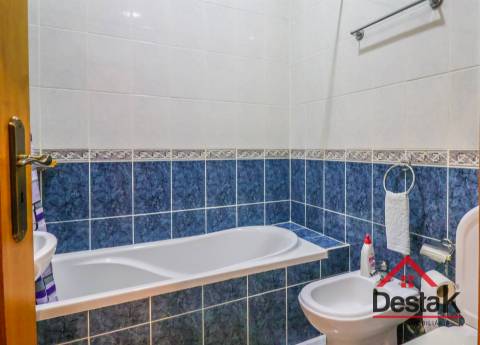 Apartamento T4 remodelado em Viseu