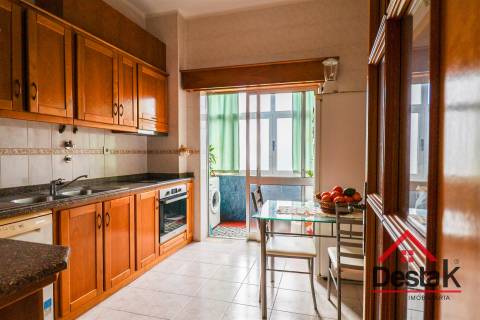 Apartamento T4 remodelado em Viseu