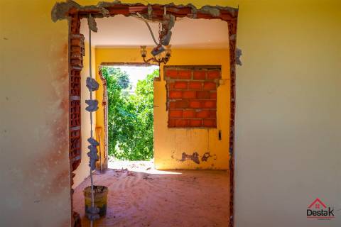Moradia Geminada V4 para remodelar