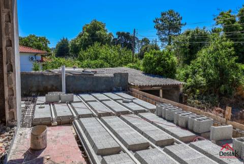 Moradia Geminada V4 para remodelar