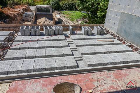 Moradia Geminada V4 para remodelar