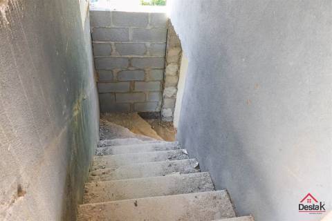 Moradia Geminada V4 para remodelar