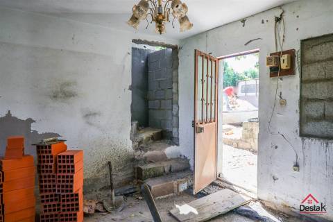 Moradia Geminada V4 para remodelar
