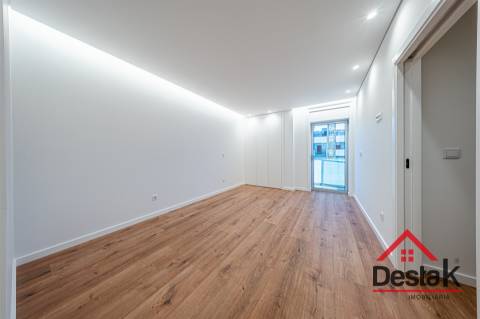 Apartamento T4 Duplex  junto ao Palácio do Gelo