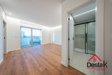 Apartamento T4 Duplex  junto ao Palácio do Gelo