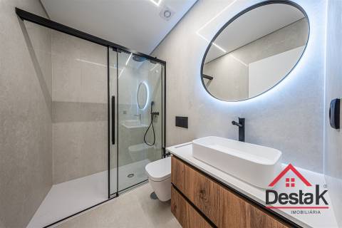 Apartamento T4 Duplex  junto ao Palácio do Gelo