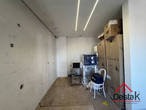 T3+1 DUPLEX Totalmente Renovado com Dois Pátios e Excelentes Áreas