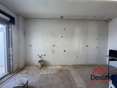 T3+1 DUPLEX Totalmente Renovado com Dois Pátios e Excelentes Áreas