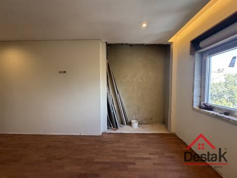 T3+1 DUPLEX Totalmente Renovado com Dois Pátios e Excelentes Áreas