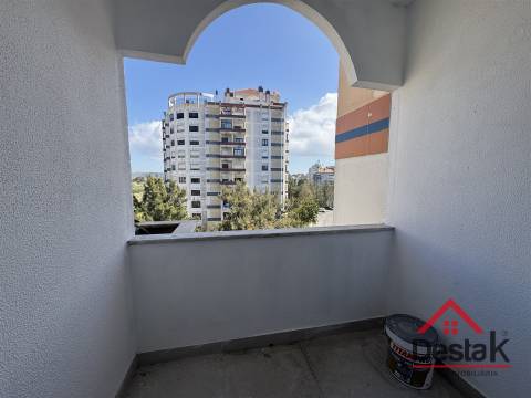T3+1 DUPLEX Totalmente Renovado com Dois Pátios e Excelentes Áreas